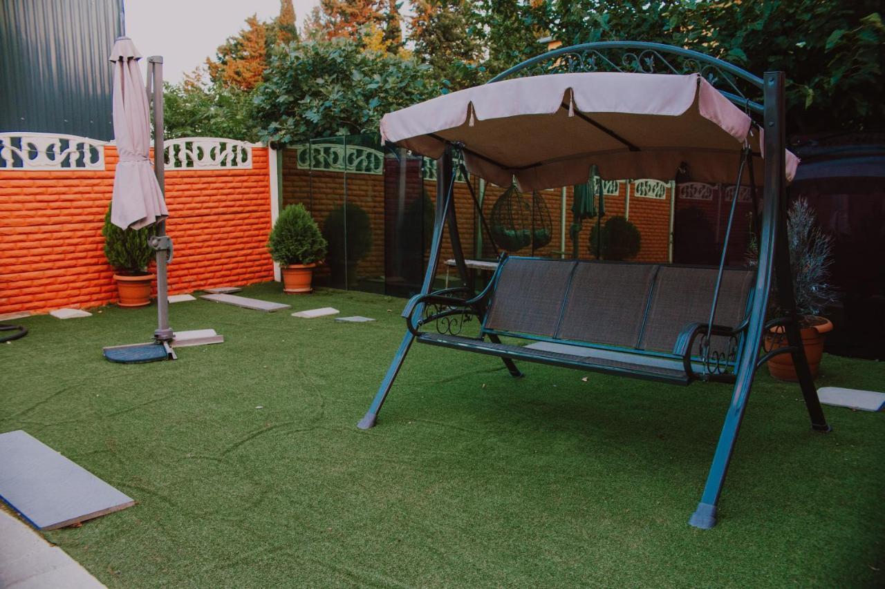 Hotel Lux Tiflis Dış mekan fotoğraf
